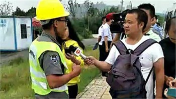 株洲市副市長(zhǎng)、市公安局局長(zhǎng)李曉葵視查工地現(xiàn)場(chǎng)